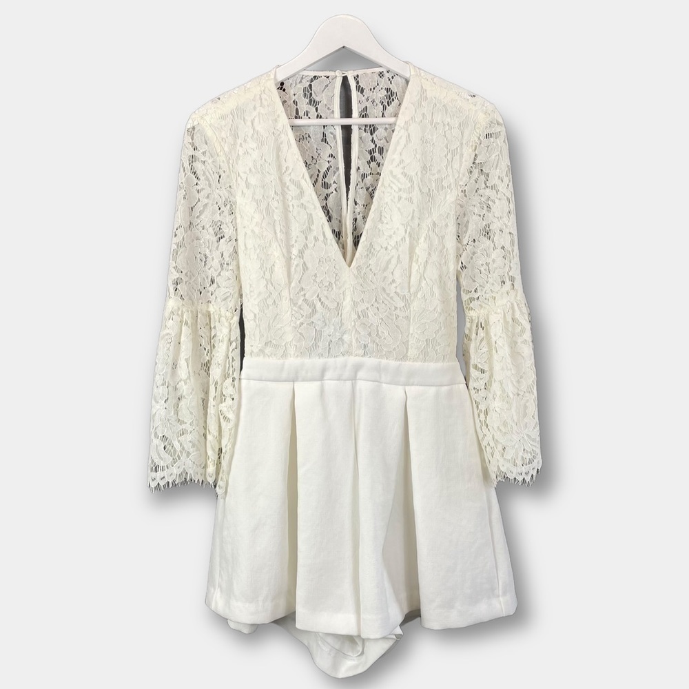 NEW Lace Short Romper Bell Sleeves Size Small